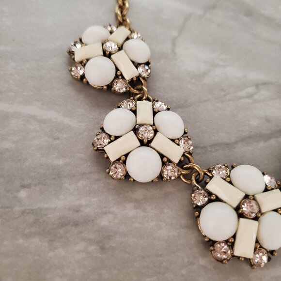 💖 J.Crew White Rhinestones Crystals Cluster Statement Necklace 💖 - Picture 6 of 16